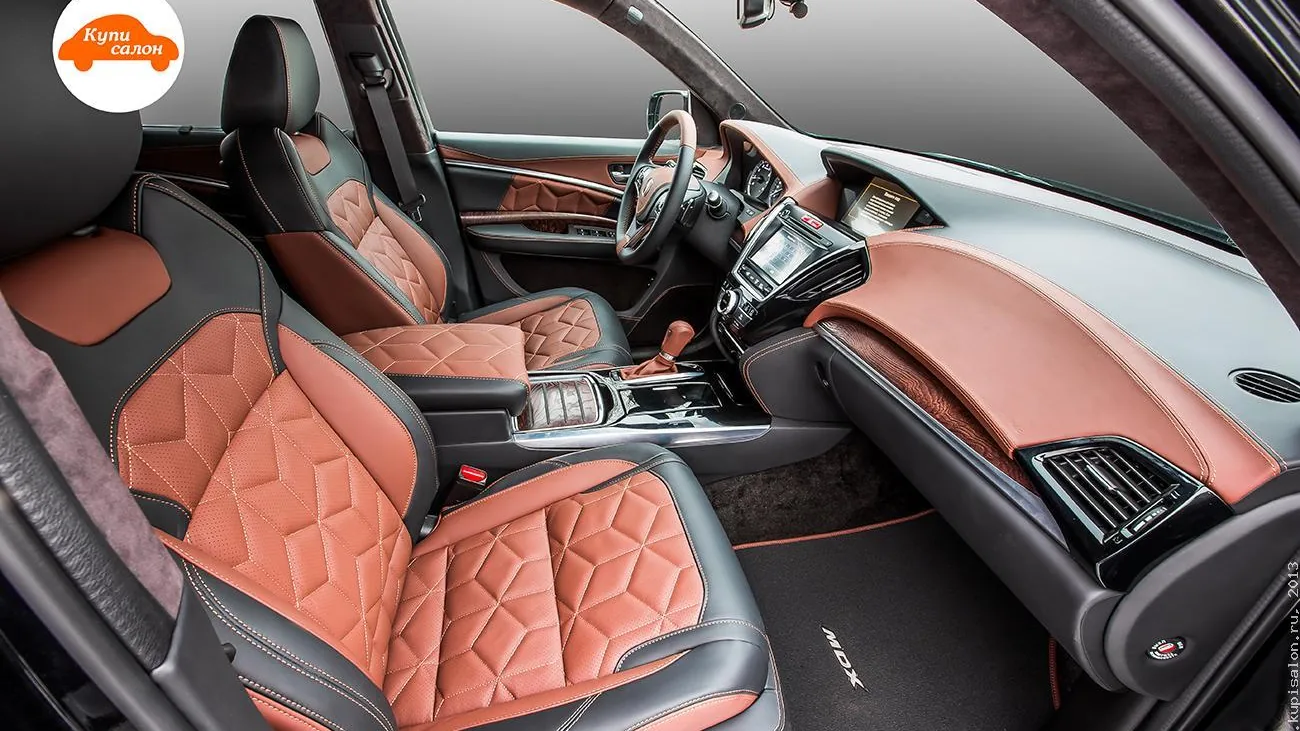 Перетяжка салона Acura MDX, сиденья, торпедо, руль, дверные карты, центральный подлокотник, коричневая и черная кожа, фигурная перфорация