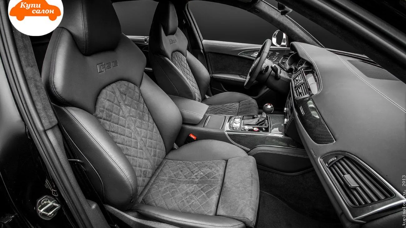 Интерьер Audi с перетяжкой сидений кожей и алькантарой, карбоновыми вставками на консоли и торпеде.