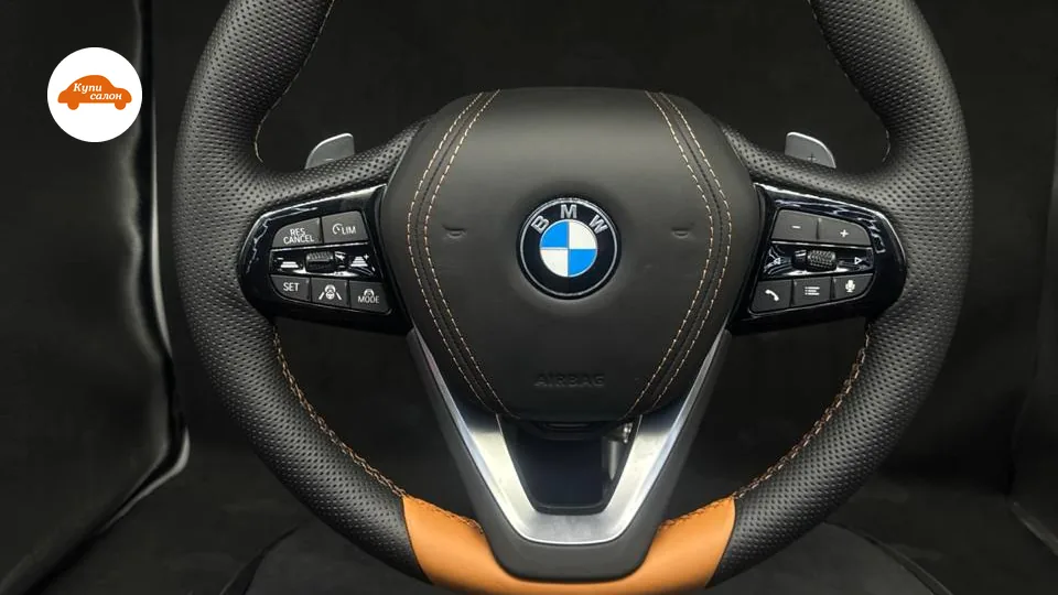 Перетяжка руля BMW, черная перфорированная кожа с коричневыми вставками и строчкой, изменение анатомии