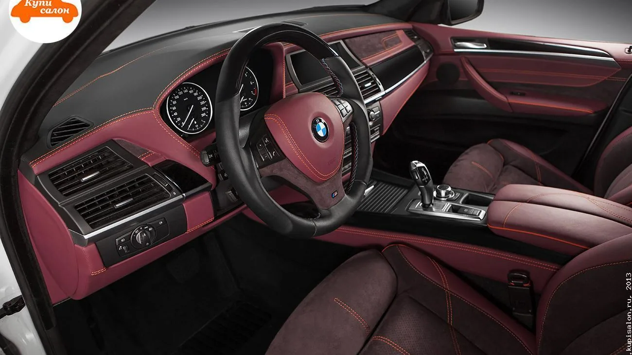 Перетяжка салона BMW X6 в бордовую кожу и алькантару с оранжевой строчкой и перфорацией