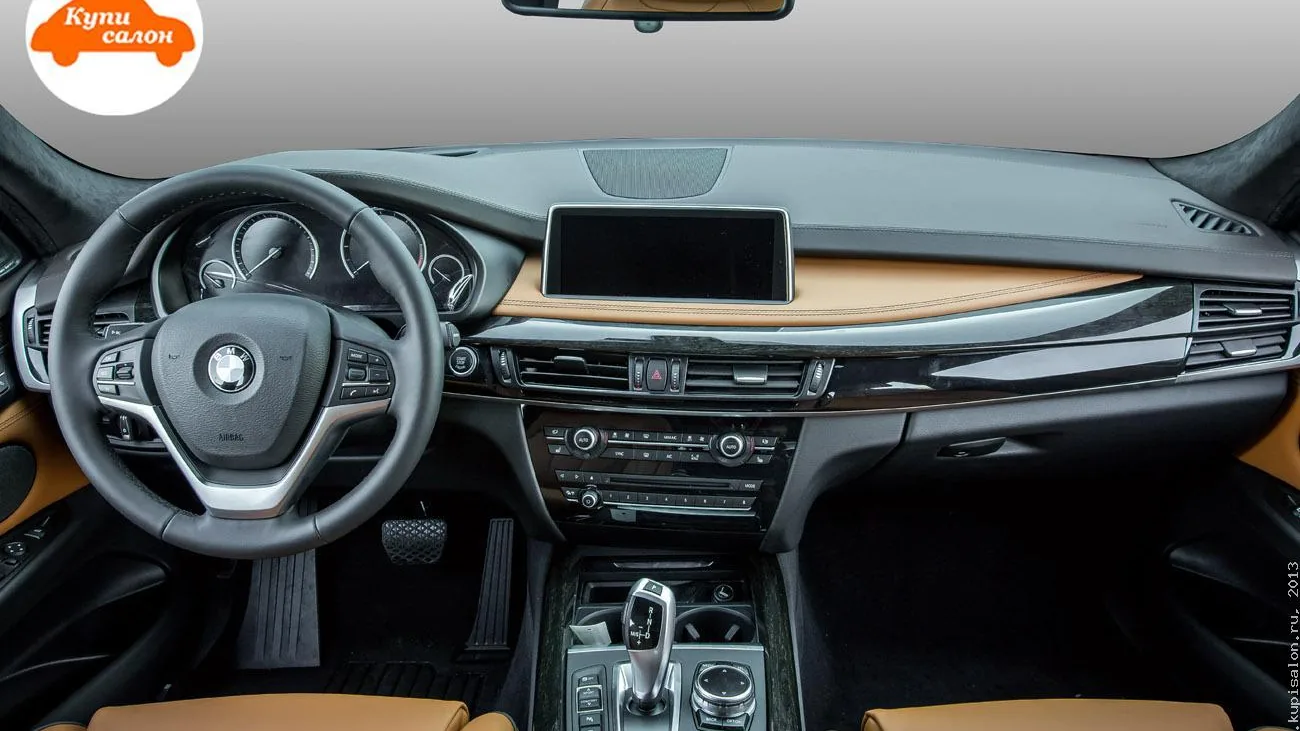 Интерьер BMW, перетяжка руля и торпедо, коричневая кожа, темное дерево