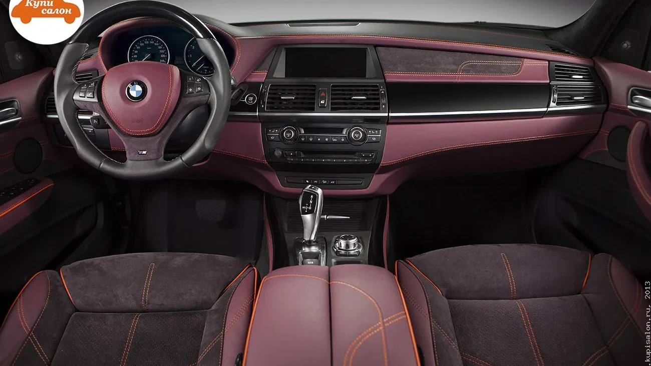 Перетяжка салона BMW X6: бордовая кожа и алькантара, оранжевая строчка, перфорация сидений