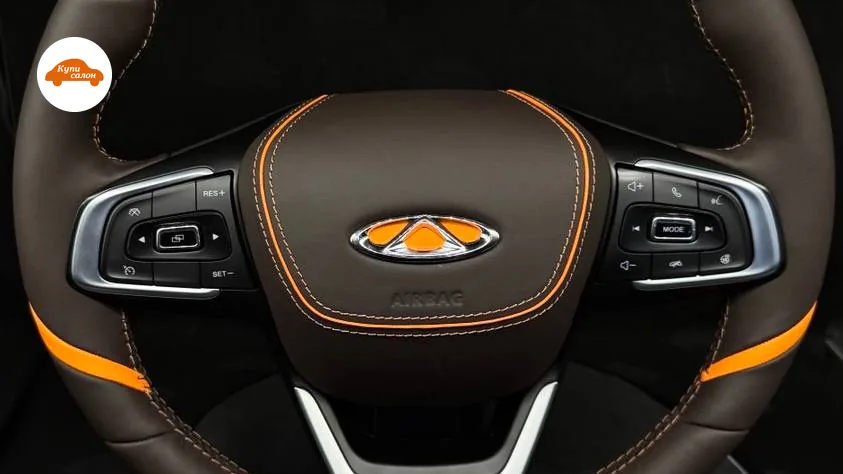 Перетяжка руля Chery Tiggo 7 Pro в коричневую кожу с оранжевой строчкой и оранжевыми вставками