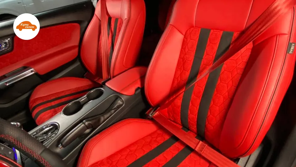 Перетяжка салона Ford Mustang красной кожей с черными вставками, перфорацией соты и вышивкой Mustang