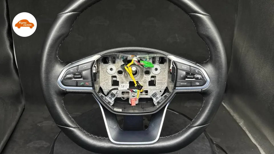 Перетяжка руля черной кожей с белой строчкой для Geely