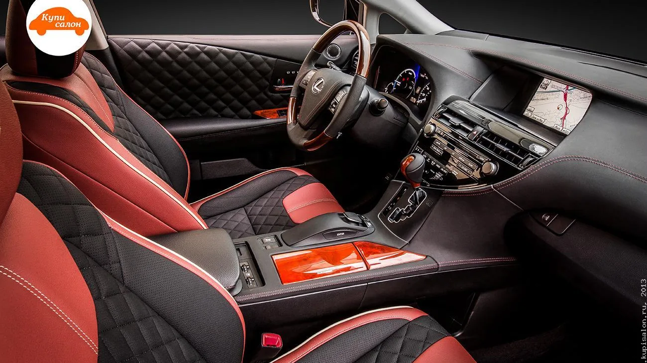 Перетяжка салона Lexus RX. Сиденья, дверные карты, торпедо, руль в красно-черной коже с ромбовидной прострочкой.