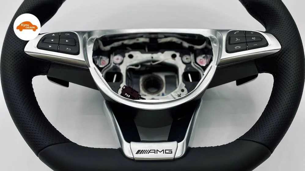 Перетяжка руля Mercedes-Benz AMG черной перфорированной кожей