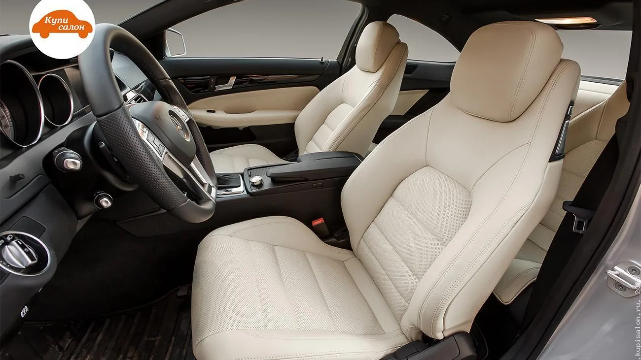 Интерьер Mercedes-Benz C-Class: руль в цехе КупиСалон перед перешивом с подогревом