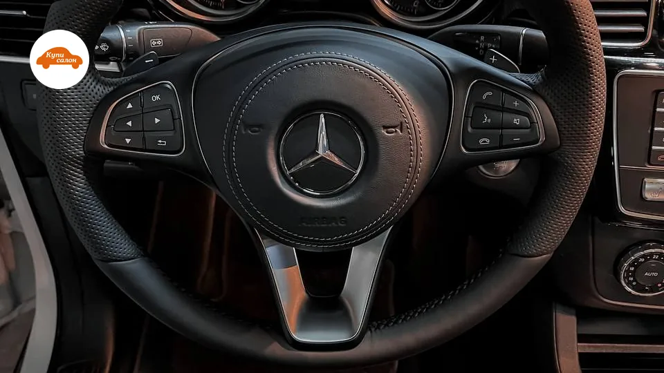 Перетяжка руля Mercedes-Benz черной кожей с перфорацией и строчкой