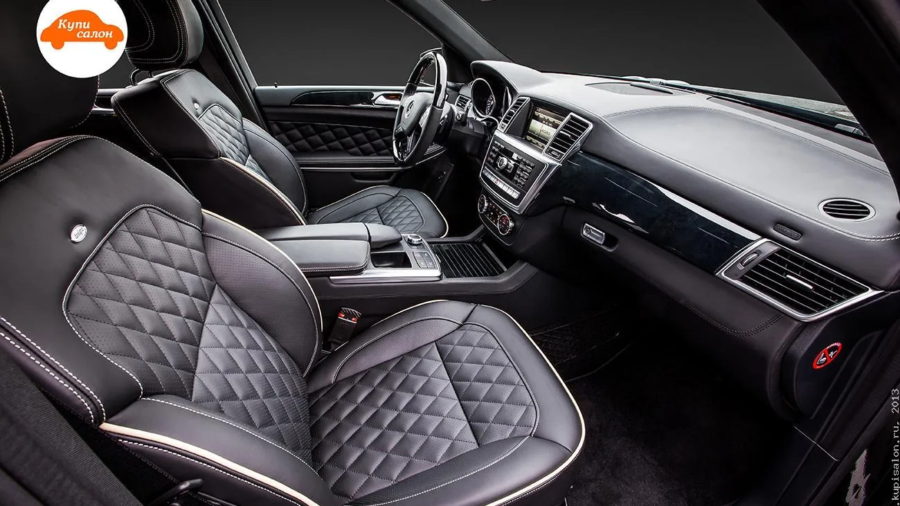 Перетяжка салона Mercedes-Benz черной кожей с ромбовидной прострочкой, перфорацией и белым кантом