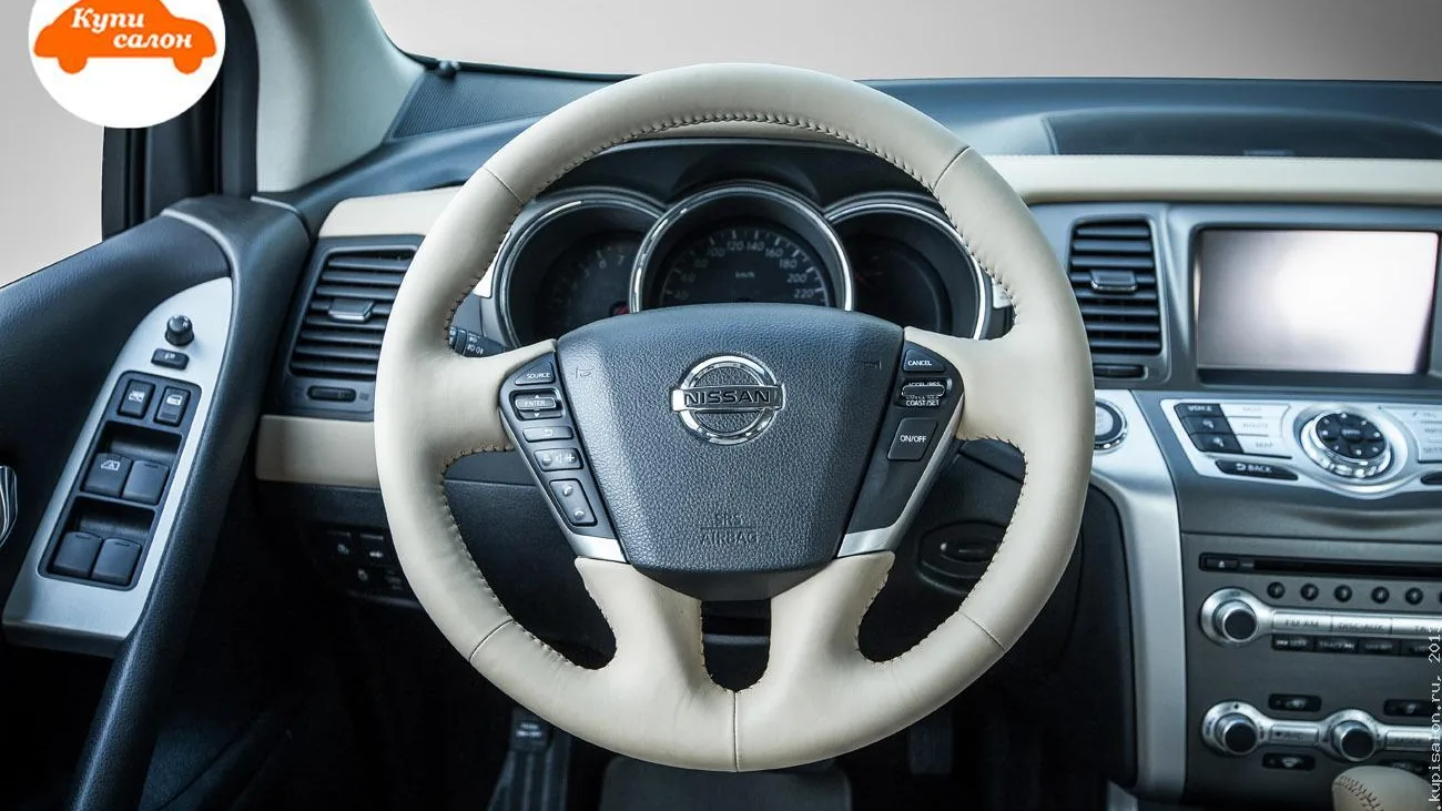Перетяжка руля и вставок в двери Nissan Murano бежевой кожей, гладкая строчка