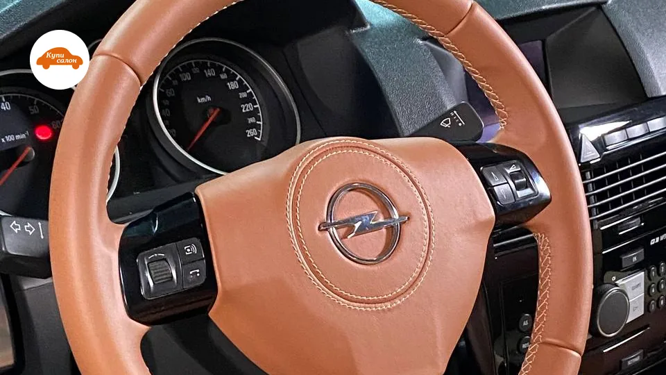 Перетяжка руля Opel, коричневая кожа, бежевая строчка