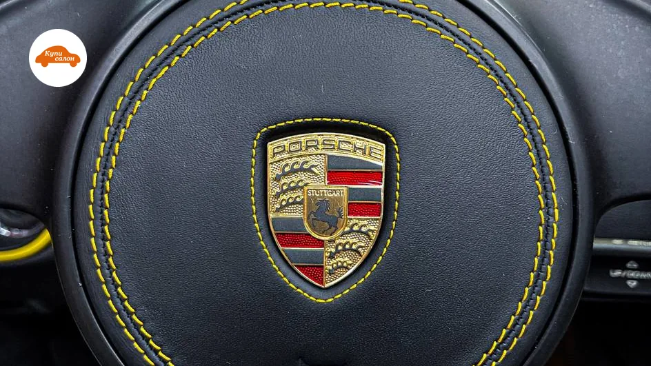 Перетяжка руля Porsche черной кожей с желтой строчкой