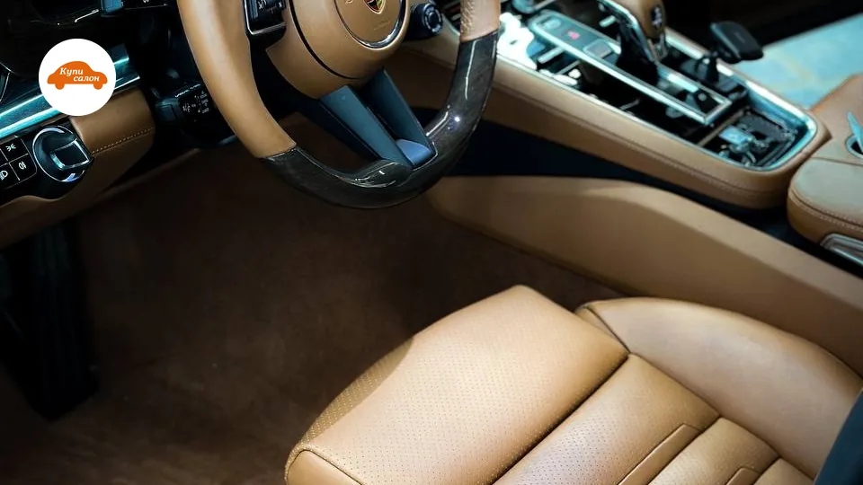 Перетяжка салона Porsche Panamera в коричневую кожу с перфорацией и карбоновыми вставками на руле