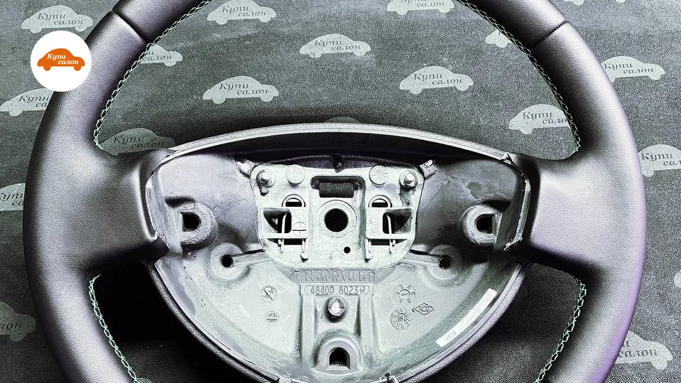 Перетяжка руля Renault черной кожей с зеленой строчкой