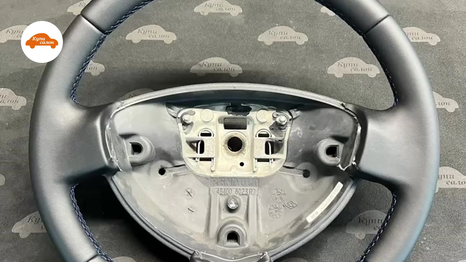 Перетяжка руля Renault в черную кожу с синей строчкой