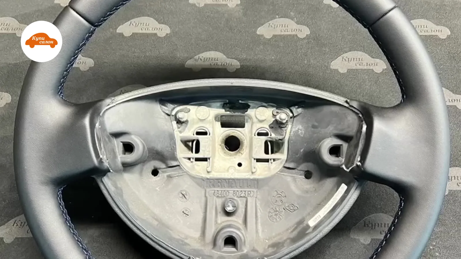 Перетяжка руля Renault черной кожей с синей строчкой
