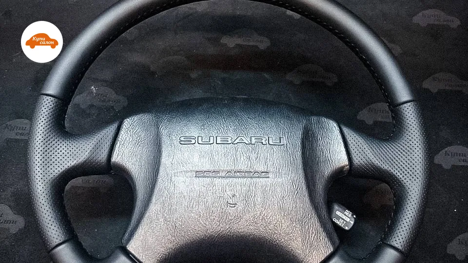 Перетяжка руля Subaru в черную кожу с перфорацией и утолщением