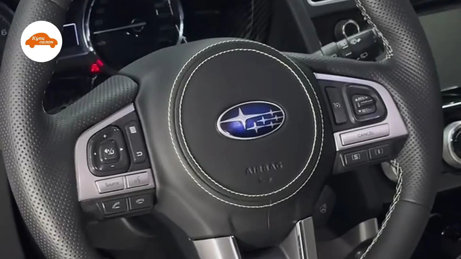 Перетяжка руля Subaru черной кожей с белой строчкой, утолщение и изменение анатомии