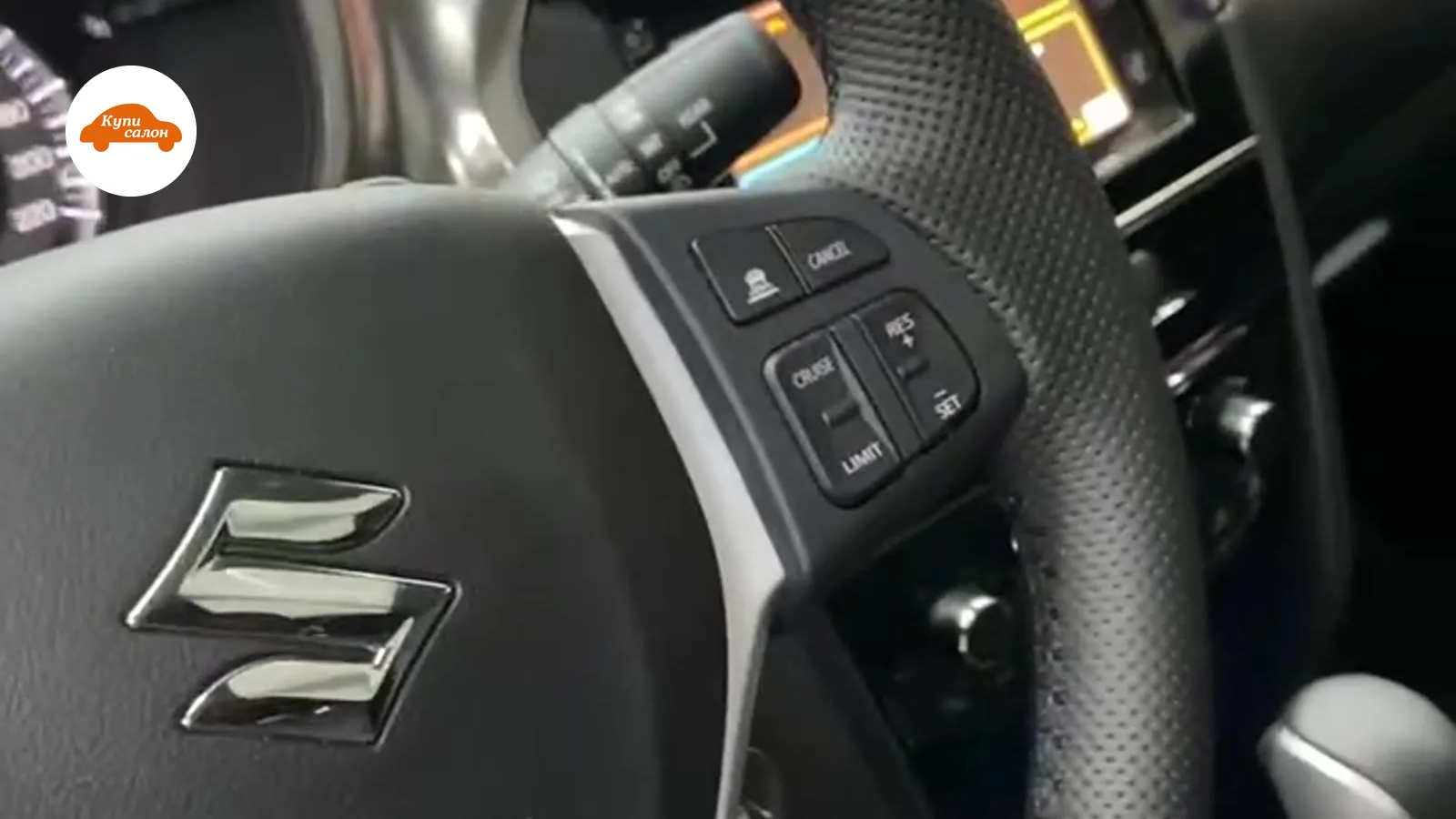Перетяжка руля Suzuki, черная перфорированная кожа, белая строчка, защита кожи