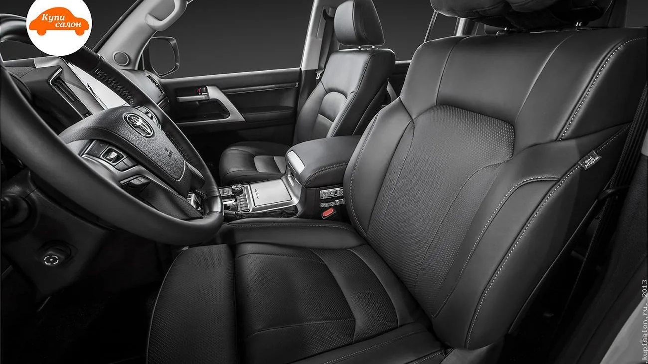 Перетяжка салона Toyota Land Cruiser 200 черной кожей с перфорацией и белой строчкой