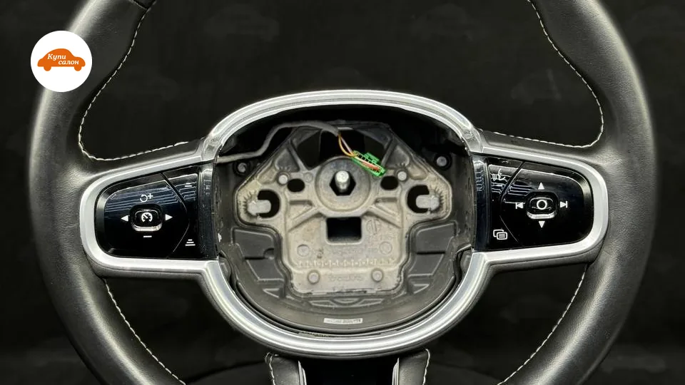 Перетяжка руля Volvo черной кожей с белой строчкой