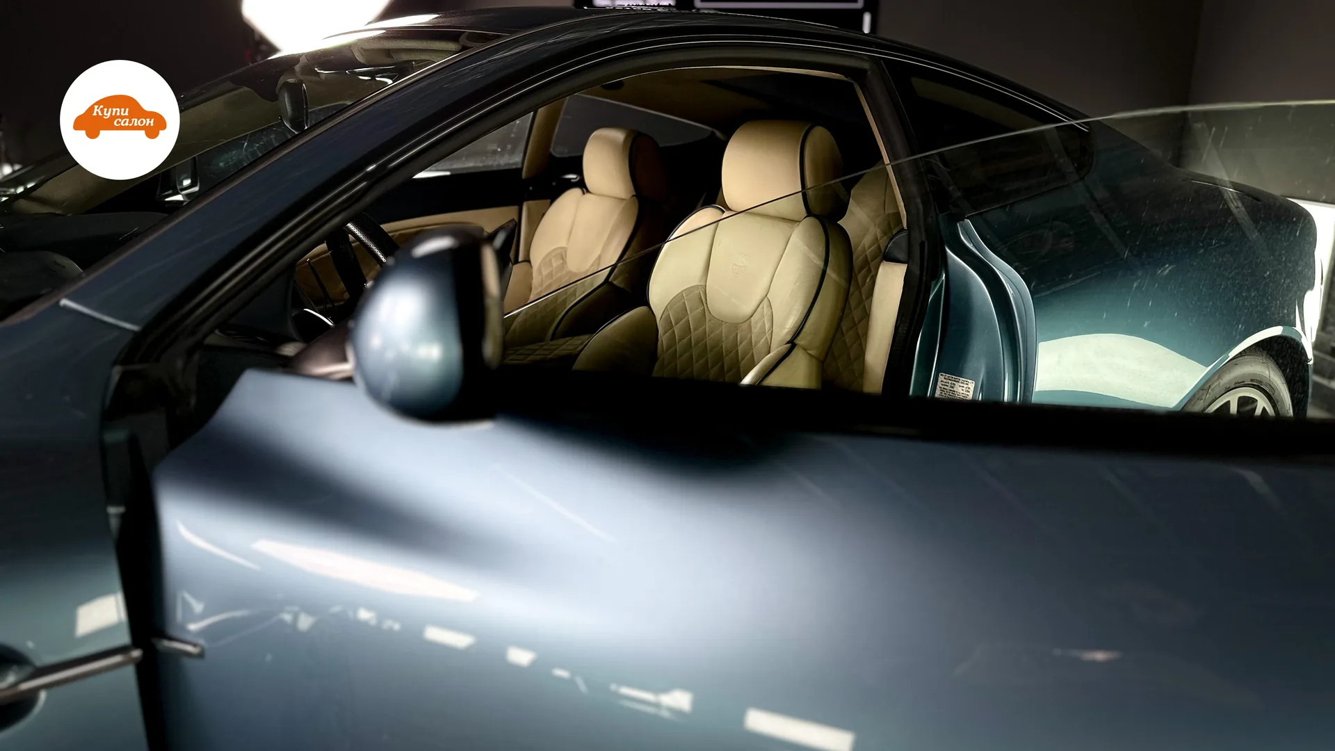 Перетяжка сидений Aston Martin Vanquish, кожа, бежевый цвет, ромбовидная прострочка