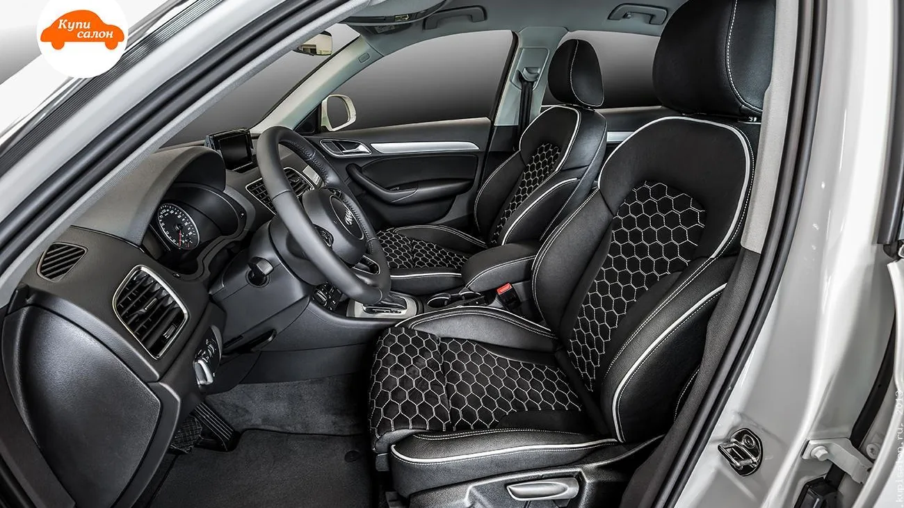 Перетяжка салона Audi Q3 черной кожей с белой строчкой и фигурными сотами на сиденьях