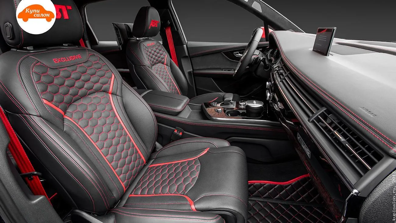 Перетяжка салона Audi Q7 черной кожей с красной строчкой и сотами, вышивка ABT и Exclusive, оригинальные коврики.