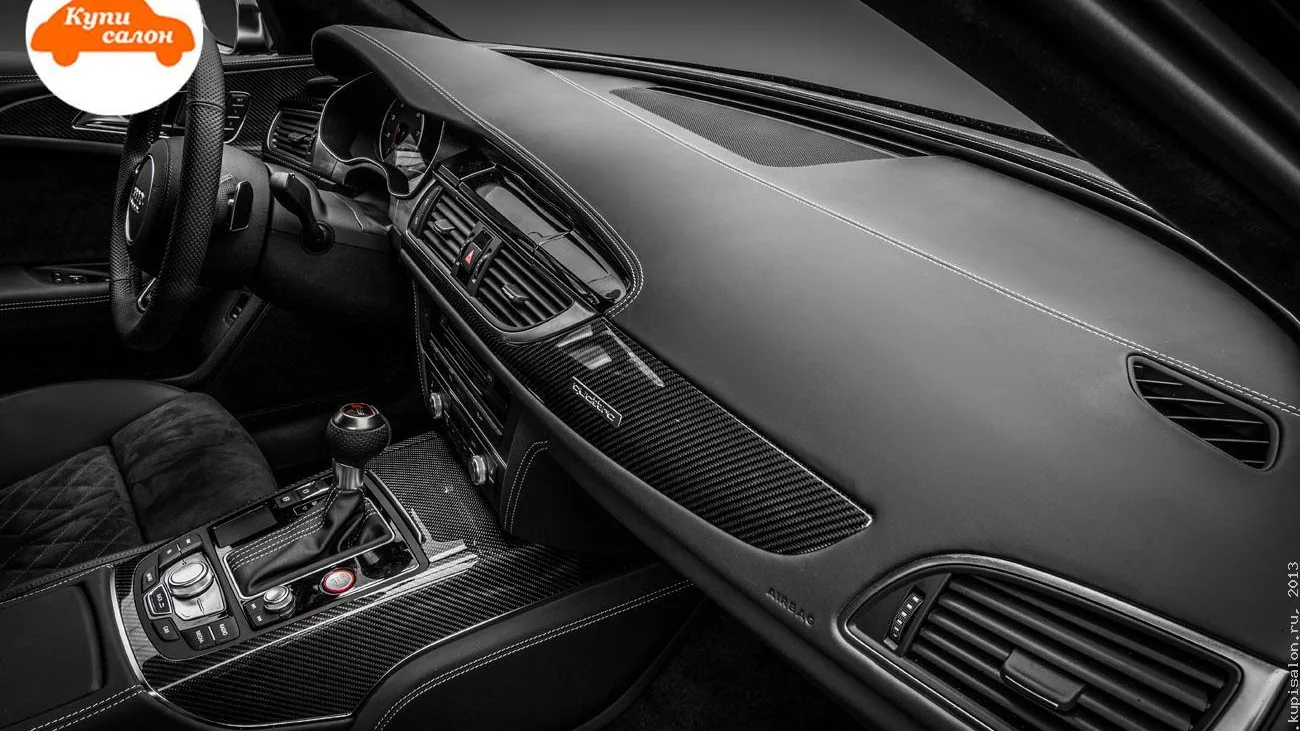 Перетяжка салона Audi, интерьер, черная кожа, карбон, белая строчка, руль, торпедо, консоль