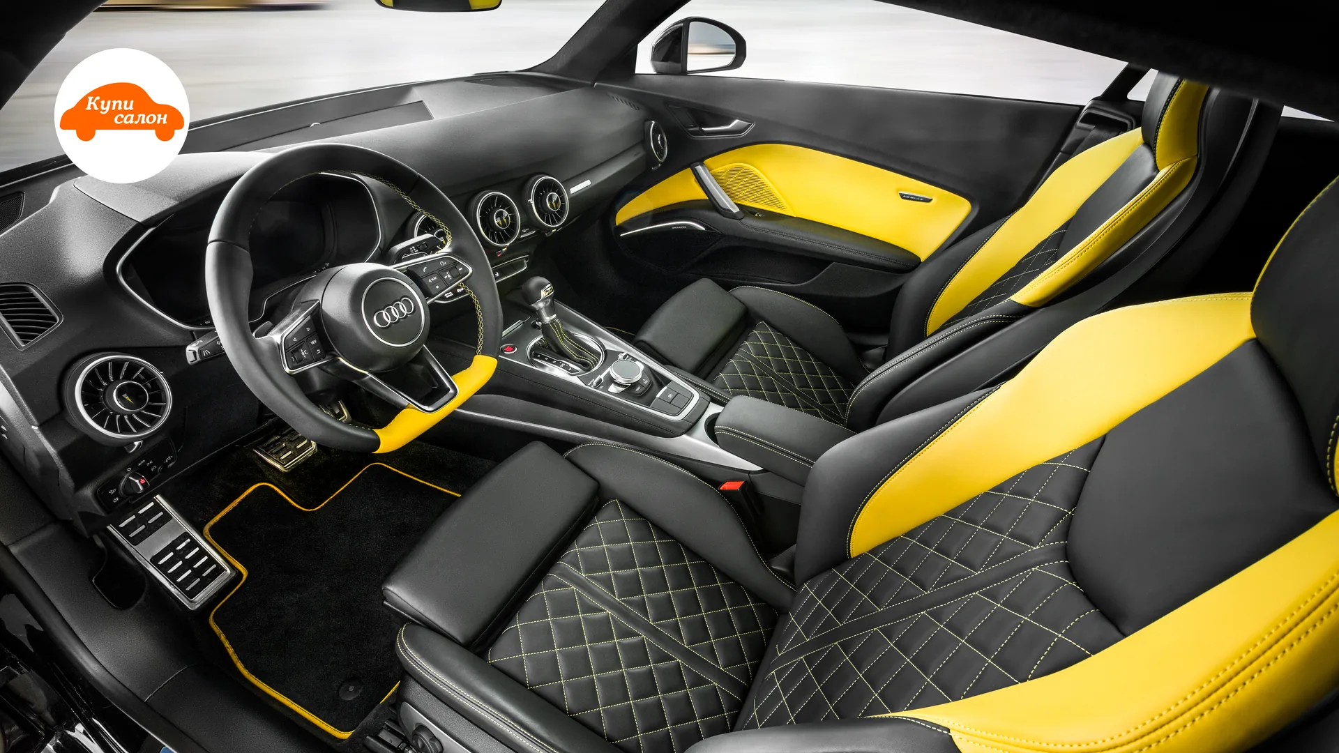 Перетяжка сидений Audi TT — передняя часть салона через открытую водительскую дверь