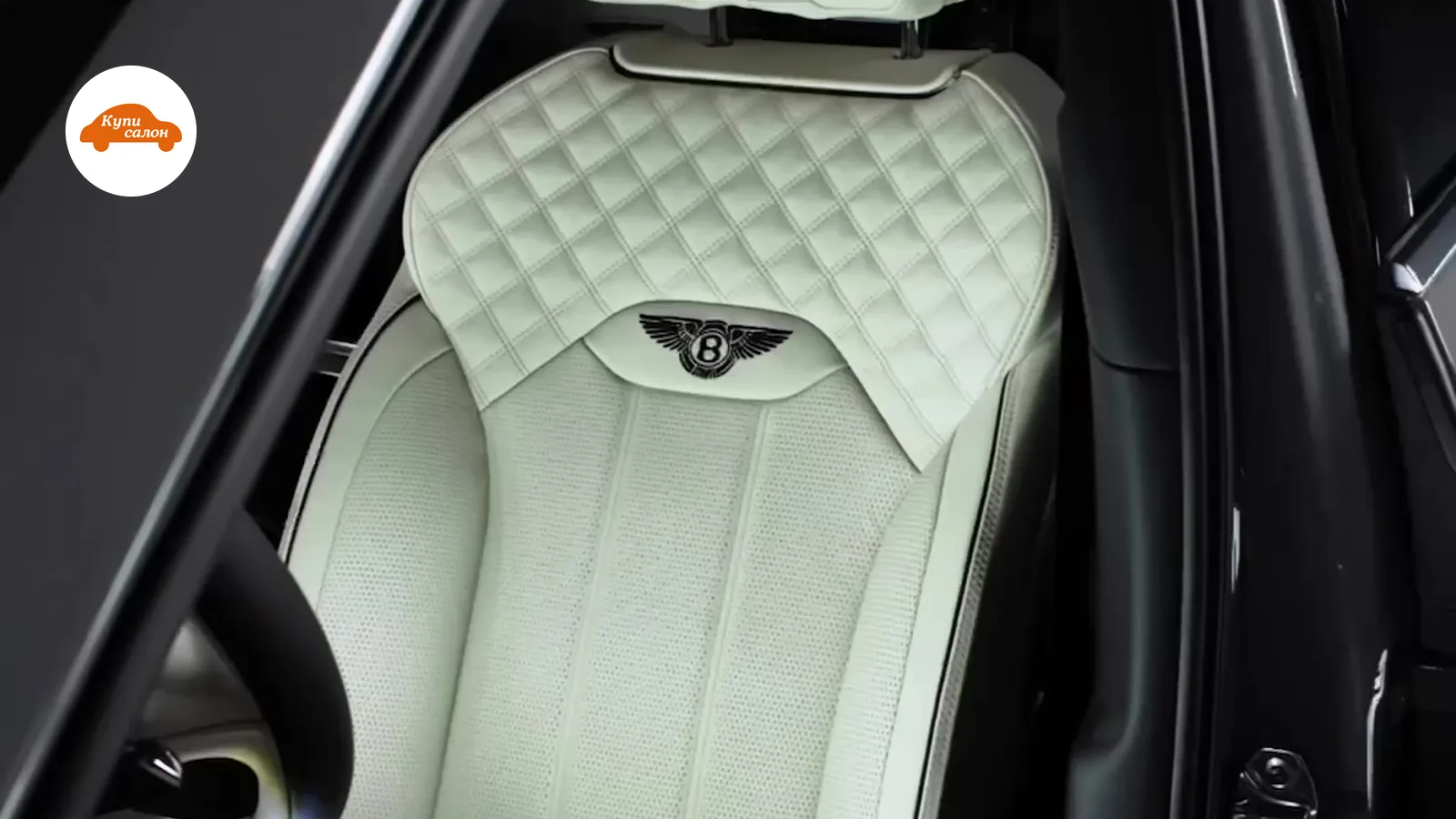 Перетяжка сидений Bentley в белую кожу с ромбовидной прострочкой, перфорацией и вышивкой логотипа.