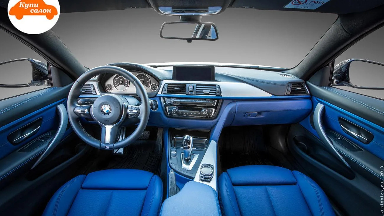 Интерьер BMW с перетяжкой салона в синюю кожу, включая сиденья, руль и дверные карты
