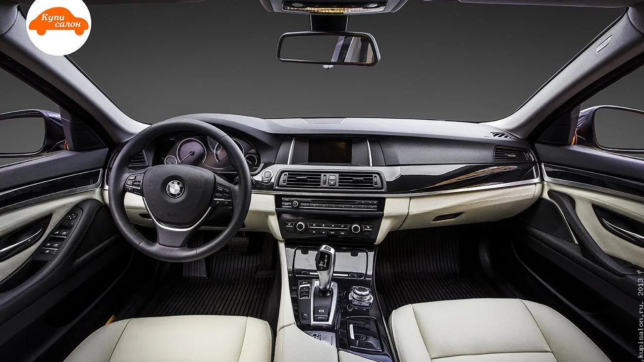 Интерьер Bmw, перетяжка сидений и элементов салона светлой кожей