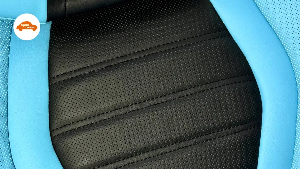 Перетяжка сидений BMW M5 в голубую и черную кожу с перфорацией и шильдиком M5