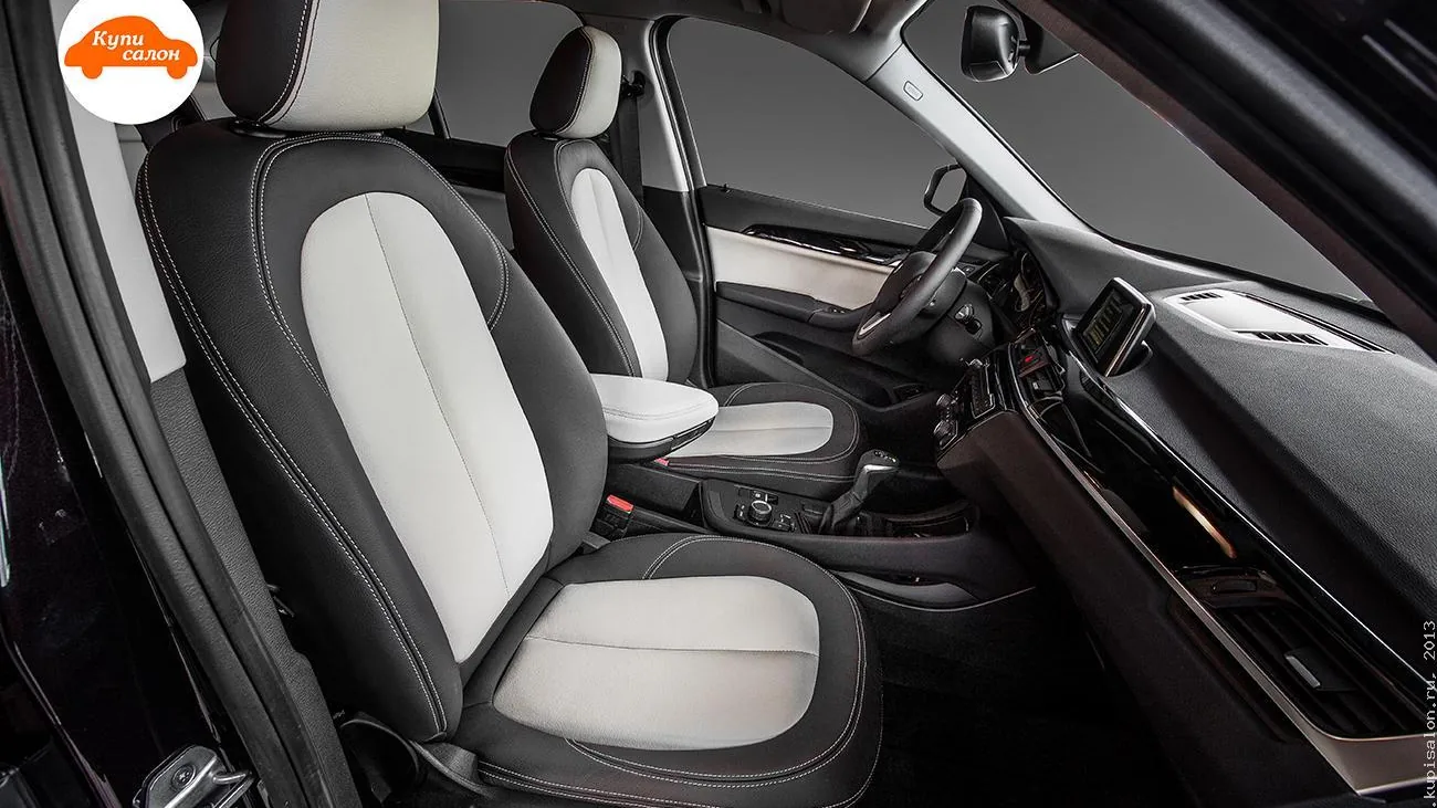 BMW X1 предыдущего поколения с открытой передней дверью, работа КупиСалон — салон после перетяжки, не установка доводчиков