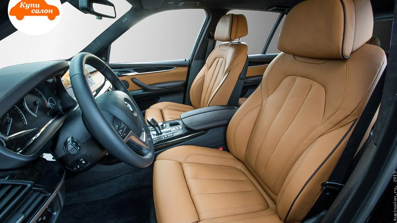 Перетяжка салона Bmw: сиденья, подголовники, руль и дверные карты в коричневой коже с перфорацией.