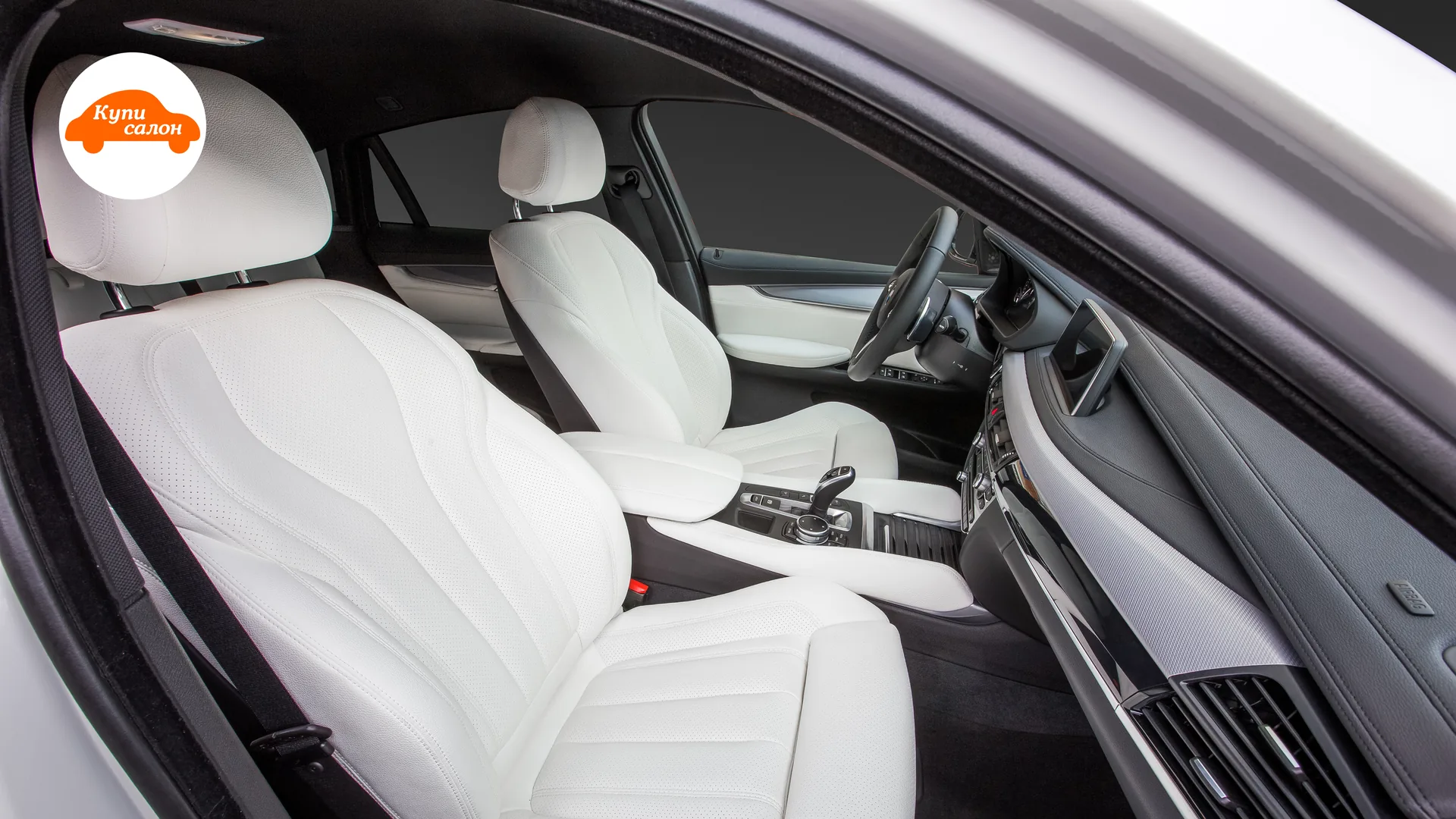 Перетяжка сидений BMW X6 — передние сиденья и торпедо через пассажирскую дверь