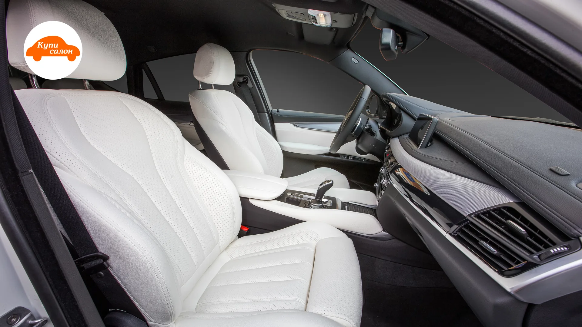 Перетяжка сидений BMW X6 — передний салон со стороны пассажирской двери