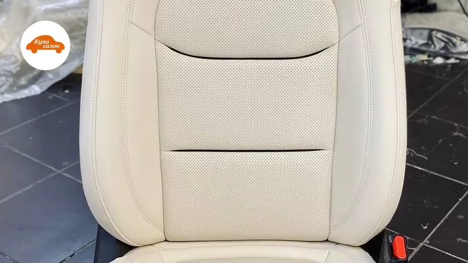 Перетяжка сиденья автомобиля Chery в светлую экокожу с перфорацией и декоративной строчкой.