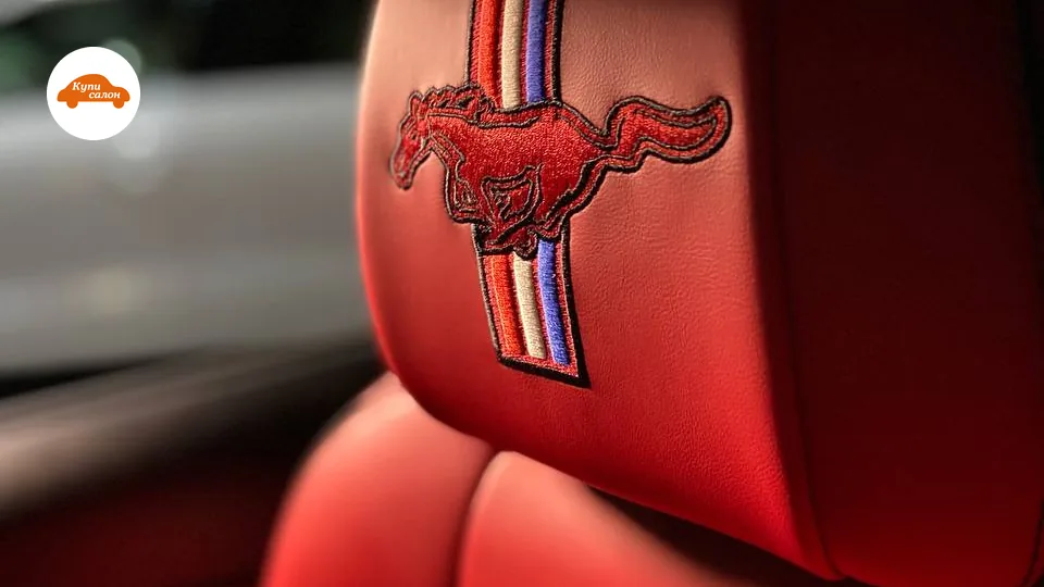 Перетяжка сидений и подголовников Ford Mustang красной кожей с вышивкой логотипа