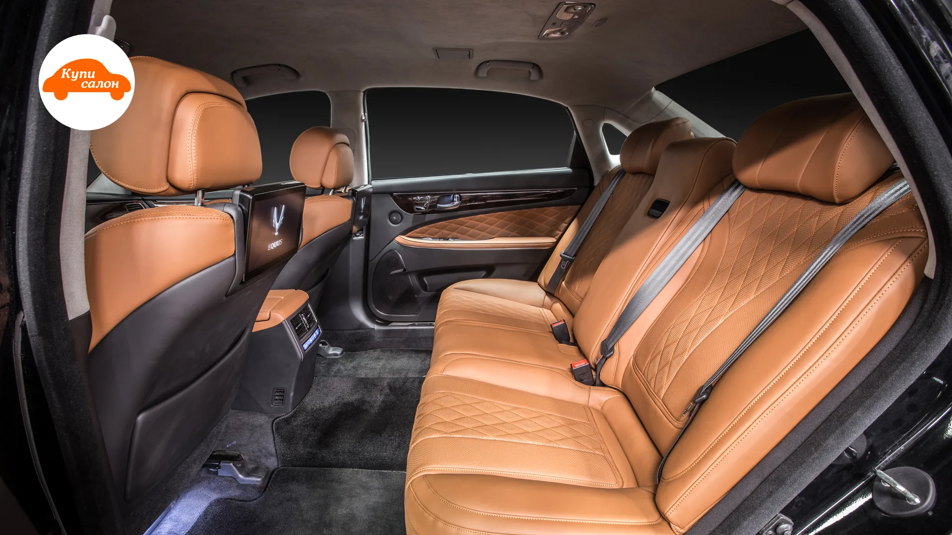 Перетяжка сидений Hyundai Equus — задний ряд через открытую боковую дверь