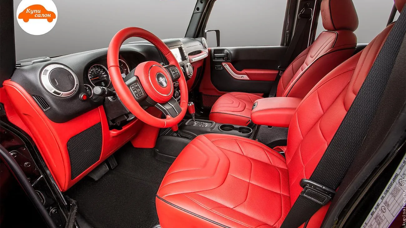 Перетяжка салона Jeep Wrangler красной кожей с перфорацией и ромбовидной строчкой