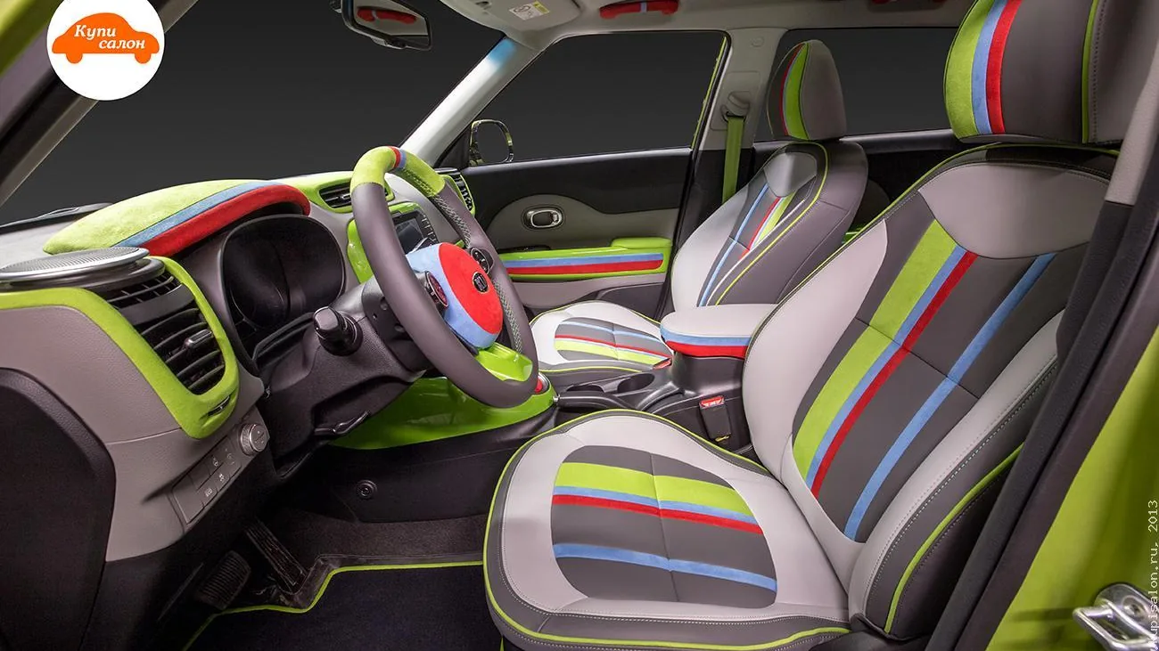 Перетяжка салона Kia Soul, сиденья, руль, торпедо, дверные карты, подлокотник, коврики, экокожа, алькантара, ткань, серый, салатовый, красный, синий.