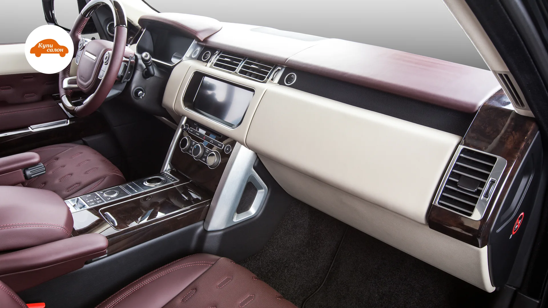 Перетяжка сидений Land Rover Range Rover — общий вид переднего салона со стороны пассажира