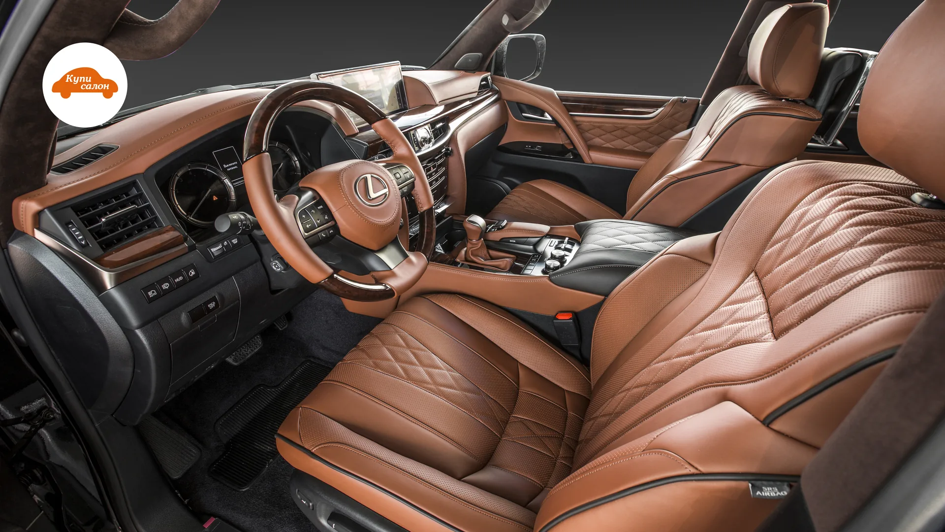 Перетяжка салона Lexus LX — передний салон со стороны водительской двери