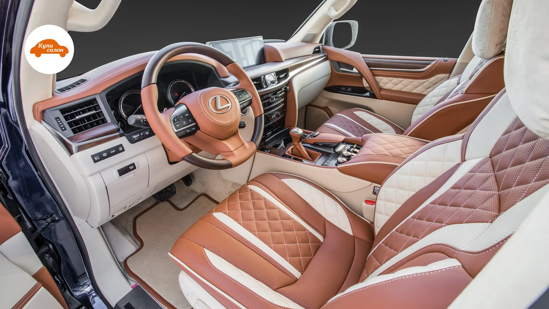 Перетяжка салона Lexus LX — общий вид переднего салона через водительскую дверь