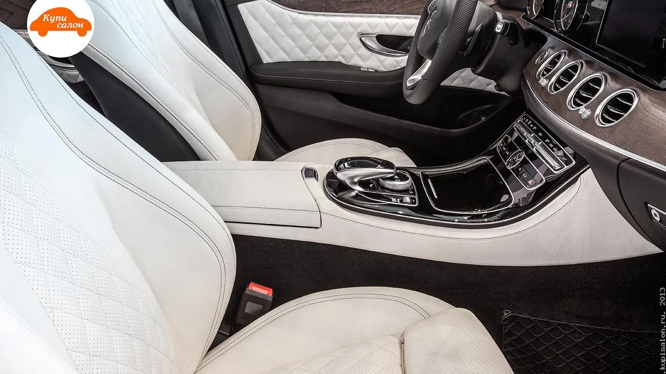 Салон Mercedes-Benz E-Класса в спокойных тонах кожи с деликатной стёжкой