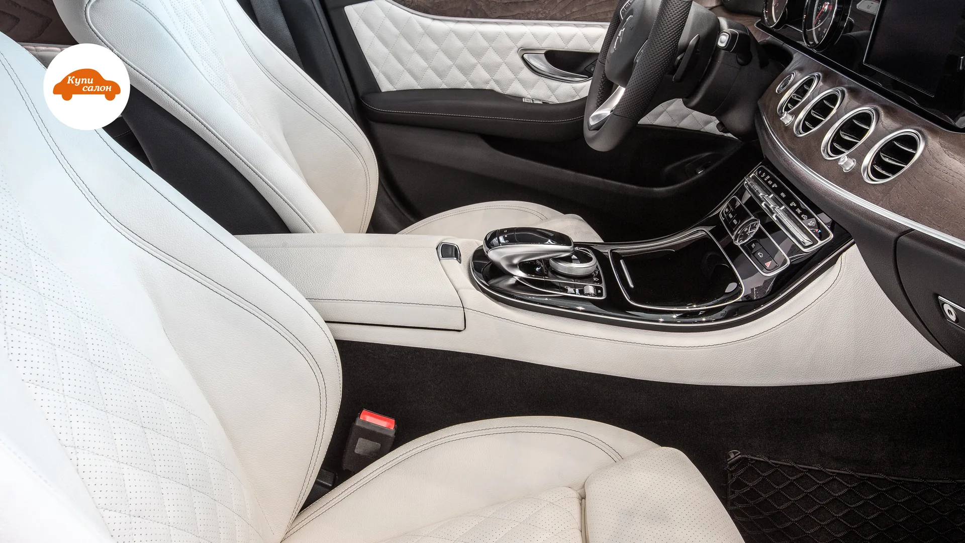 Перетяжка сидений Mercedes-Benz E-Class — передние сиденья и центральная консоль со стороны пассажира
