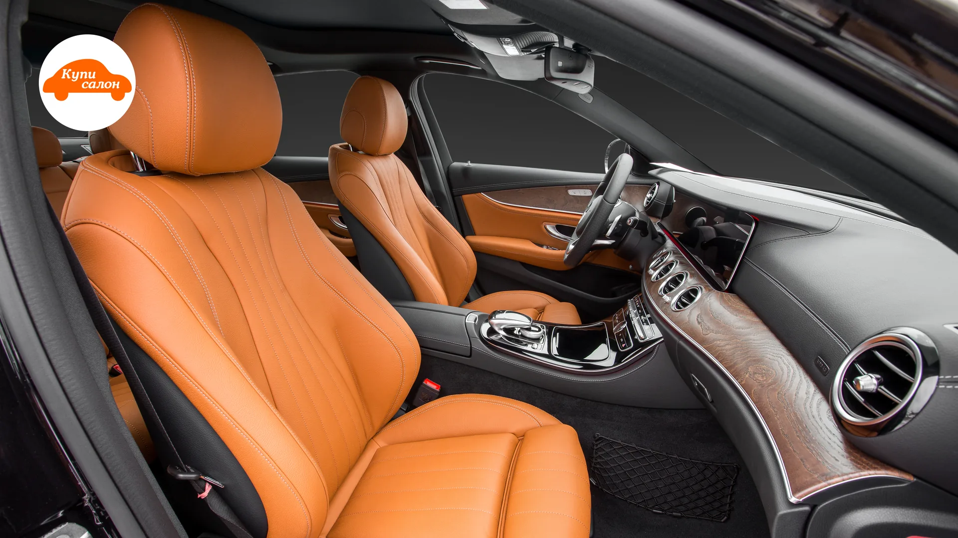Перетяжка сидений Mercedes-Benz E-Class — передние сиденья и торпедо со стороны пассажира